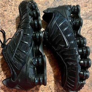 8.5 worn twice very gently used GREAT condition Nike Shox! “Metallic Hematite”